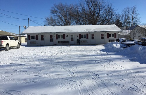 Canistota Apartment | Experience an American Village🍻In a Unique Retreat!