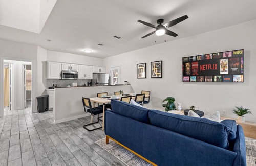 Southeast Arlington House | Experience Arlington:4BR Comfort & Class- Minutes to Cowboys, Rangers, 6 Flags!n