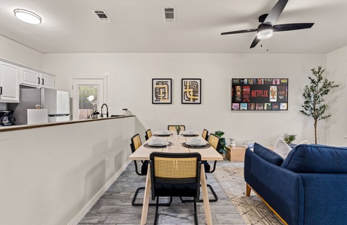 Southeast Arlington House | Experience Arlington:4BR Comfort & Class- Minutes to Cowboys, Rangers, 6 Flags!n