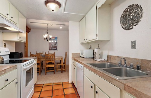 Northeast Santa Fe Hotel | Experience Authentic Santa Fe Living - Walk to Historic Downtown, Kiva Fireplace