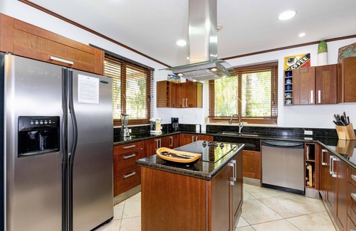 Playa Hermosa Condo | Experience Beachfront Bliss in a Charming 3-Bedroom Condo - Sol y Mar 4C
