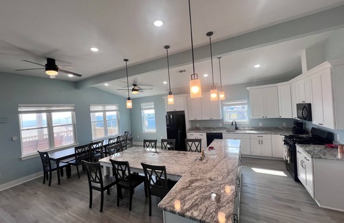 Grand Isle House | Experience beachfront bliss at Double the Fun in Grand Isle, LA, perfect for 19 guests!