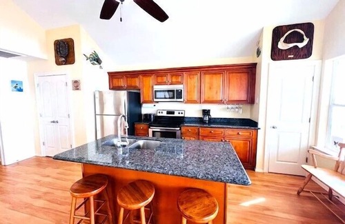 Grand Isle House | Experience beachfront bliss at Wine Down in Grand Isle, LA, perfect for 23 guests!