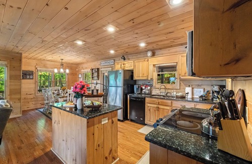 Ridges Over the Lake Cabin | Experience breathtaking mountain views at Sunset Ridge Aska