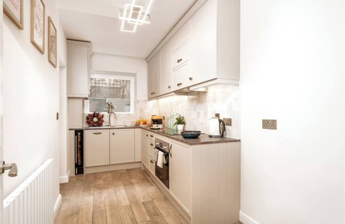 West Kensington Apartment | Experience Central London from this stylish, newly renovated 1-bed flat in Kensington & Chelsea.