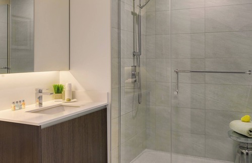 Near North Side Apartment | Experience Chic Old Town Living: Spacious Suites, Top Amenities & Iconic Locale