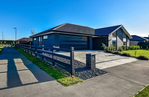 Mount Olympus Ski Field House | Experience Christchurch's charm: Stay in Rolleston for a cozy, local escape!