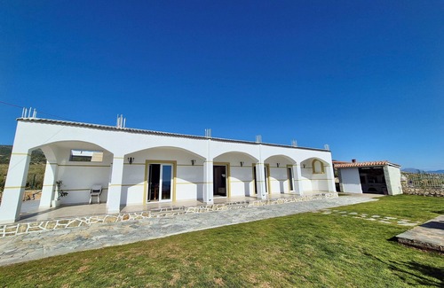 Jala Villa | Experience Coastal Luxury – Spacious Villa with Sea Views
