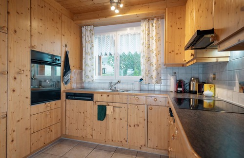 Mitloedi Apartment | "Experience Comfort and Adventure at Ferienhaus Bergblick in Amden!"