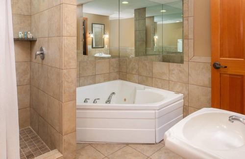 Vancouver Hotel | Experience Comfort at This Cozy Lodge-styled Family Room w/Balcony