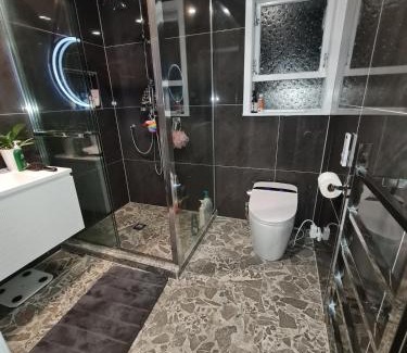 Titirangi Apartment | Experience Comfort in Our 3-Bedroom Family Home