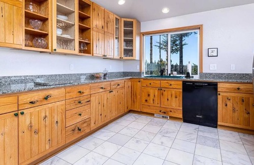 Shelton House | Experience Comfort in This Spacious 5Bedroom Oasis with Stunning Mountain Views!