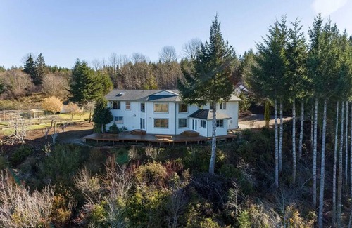 Shelton House | Experience Comfort in This Spacious 5Bedroom Oasis with Stunning Mountain Views!
