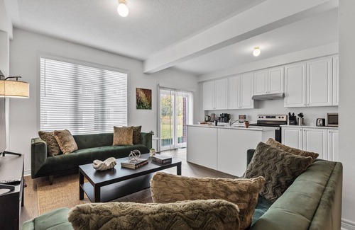Durham Region House | Experience comfort & luxury in modern 4+1 bedroom & 3.5 bath Oshawa Townhome!