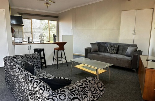 Elarduspark Apartment | Experience Comfort & Style in This Cozy 2-Bedroom Apartment in Pretoria!