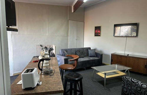 Elarduspark Apartment | Experience Comfort & Style in This Cozy 2-Bedroom Apartment in Pretoria!