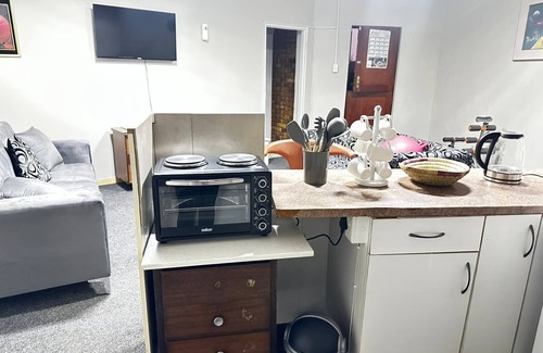 Elarduspark Apartment | Experience Comfort & Style in This Cozy 2-Bedroom Apartment in Pretoria!