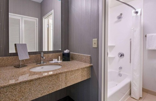 Eden Prairie Hotel | Experience Comfort and Convenience! Indoor Pool, Pets Are Allowed with Fee