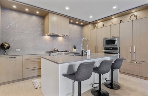 South Pandosy Condo | Experience Elevated Living with High-End Finishes and 5-Star Amenities