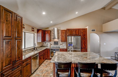 Pinnacle Peak House | Experience Endless Fun - Pool, 9 Hole Mini Golf, Basketball Court and More!