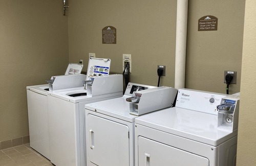 Dover Apartment | Experience Exceptional Hospitality- w/Hot tub ,Cozy rooms one/Two Queen bed.