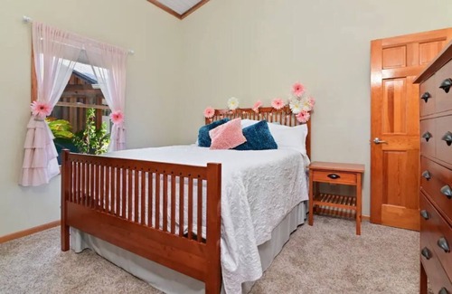 St. Cloud House | Experience FL in a Cypress Cabin w/Pool & Theater