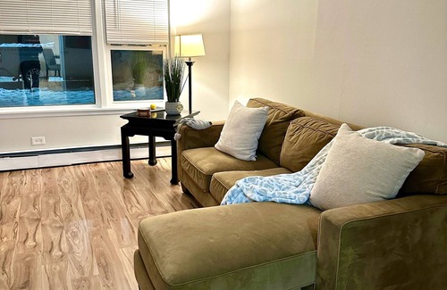 Forest Park Apartment | Experience Forest Park living near Top Places like downtown Chicago