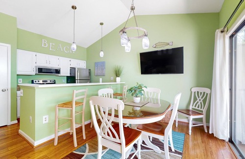 Bethany Beach Condo | Experience fun at Sea Colony Bethany Beach - beach, tennis, & pickleball