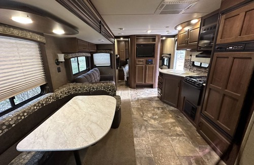 Carterville RV Rental | Experience Glamping in style. Private Hot tub spa! Private lake -Pet Friendly