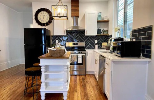 Mid-City House | Experience Historic Mid-City 2 Bedroom Charm near Canal St