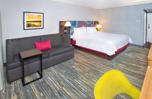 Parole Hotel | Experience Historical Annapolis + Complimentary Breakfast! Outdoor Pool!