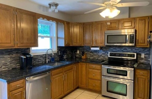 Hollins House | Experience Hollins charm near Hollins University