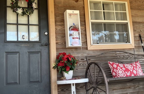 Canton Cottage | Experience "It's a Wonderful Life" Christmas suite in Canton, TX