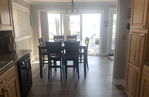 Rockford Cottage | Experience lake life at our 3-bedroom beachfront cottage, near Grand Rapids.