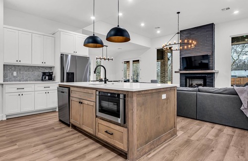 Kingston House | Experience Lake Texoma in just 3 mins! Spacious 4-Bed Vacation Home.