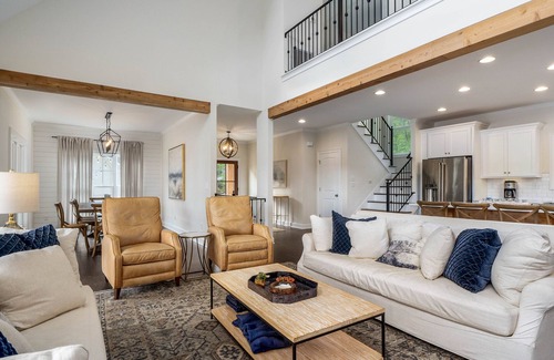 Samantha House | Experience Lakeside Bliss: Luxury Main House and Charming Guest House with Breathtaking Lake Views