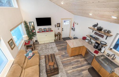 Badger Ski Chalet | Experience Lakeside Cabin Living in North Pole, AK
