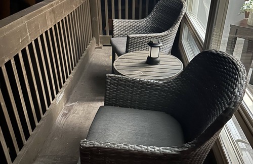 Branch House | Experience lakeside luxury with stunning views and elegant spaces
