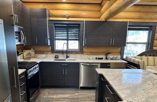 Okanagan-Similkameen Cabin | Experience Log Cabin Living in Picturesque Hedley, BC