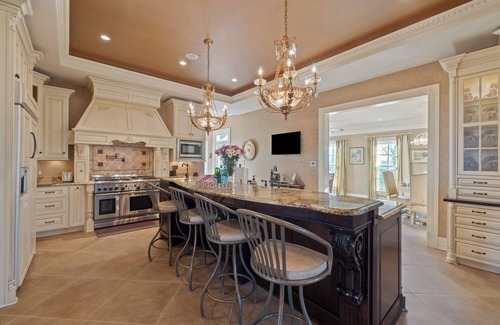 Harrodsburg House | Experience luxury and history at Desmar Stables, a stunning 7,019 sq ft estate on 95 acres