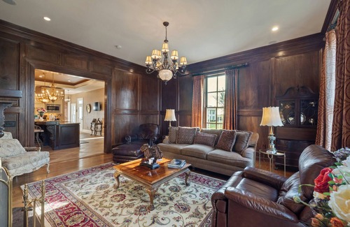 Harrodsburg House | Experience luxury and history at Desmar Stables, a stunning 7,019 sq ft estate on 95 acres
