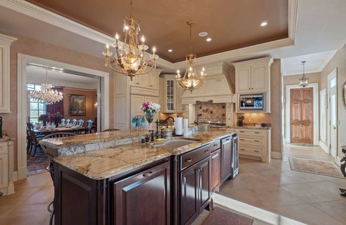 Harrodsburg House | Experience luxury and history at Desmar Stables, a stunning 7,019 sq ft estate on 95 acres
