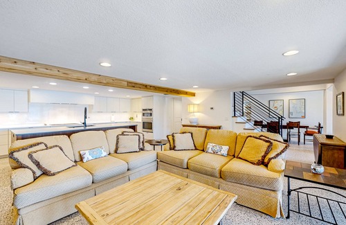 Mount Dora House | Experience Luxury and Charm at Our Lakefront Vacation Rental in Mount Dora, FL!