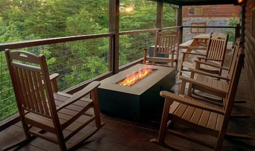 Pigeon Forge House | Experience Luxury and Serenity at 3 Little Bears Just Minutes from Top Attractions Private Indoor Pool Hot Tub