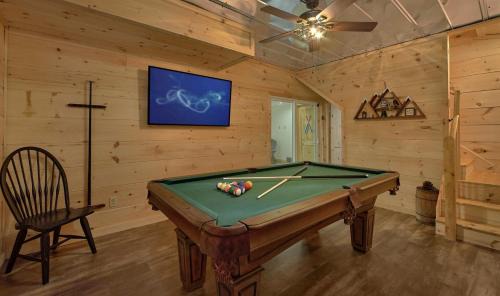 Pigeon Forge House | Experience Luxury and Serenity at 3 Little Bears Just Minutes from Top Attractions Private Indoor Pool Hot Tub