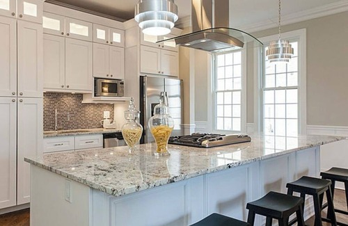 Irving Park House | Experience Luxury and Comfort in Chicago - 4bd/4ba House