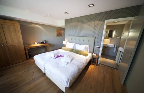 Rijssen House | Experience Luxury and Calm at a Scenic Nature Retreat! Indoor Pool, Free Parking