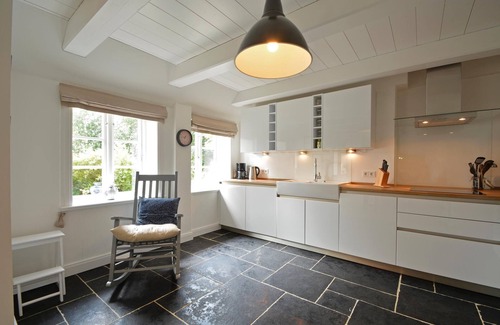 Midlum House | "Experience luxury and relaxation in Reethus Dörpsend House 2!"