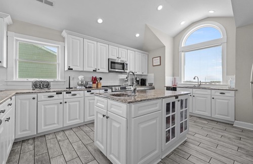 South Nags Head House | Experience luxury at Turquoise Turtle in Nags Head, perfect for up to 16 guests.