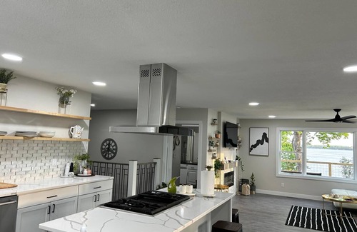 Alexandria House | Experience Luxury, leisure, and lakefront living for the whole family.